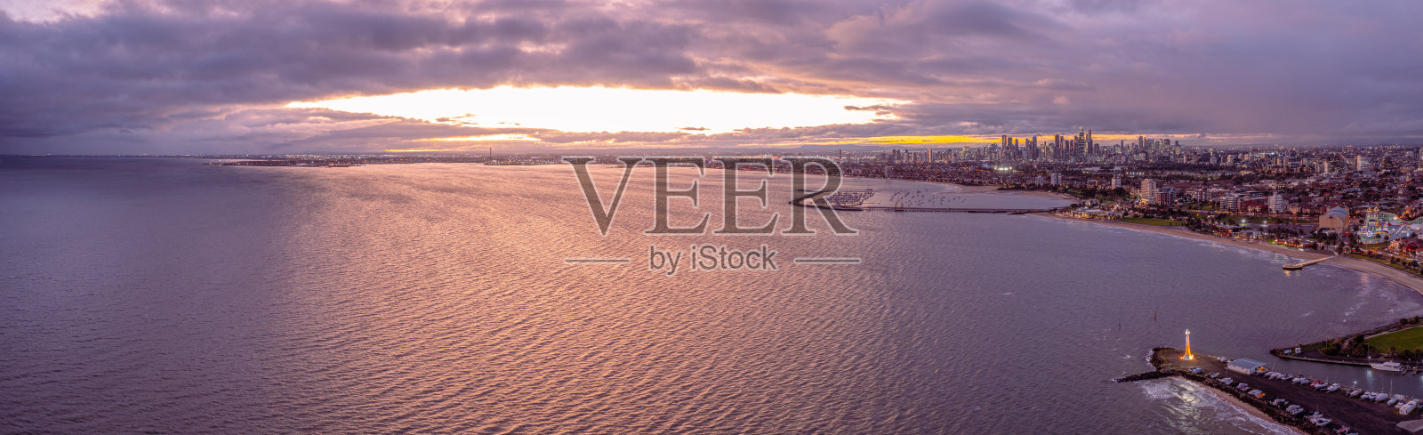 墨尔本和圣基尔达码头灯塔照片摄影图片