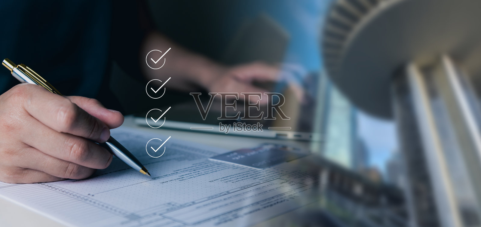 房地产金融潜在的住房贷款概念，抵押计算器和商业银行，导航房地产金融的世界，估计利率和安全住房贷款。照片摄影图片