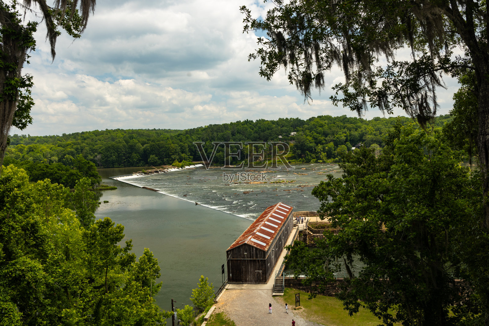 观赏萨凡纳河激流和奥古斯塔萨凡纳河运河的起点照片摄影图片