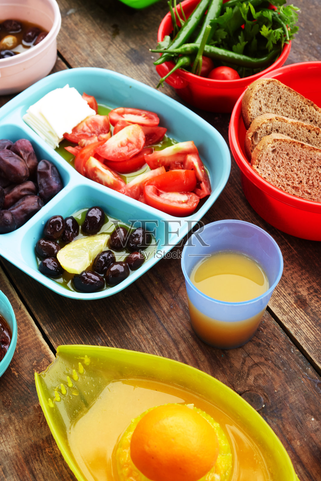 户外早餐桌的特写照片摄影图片