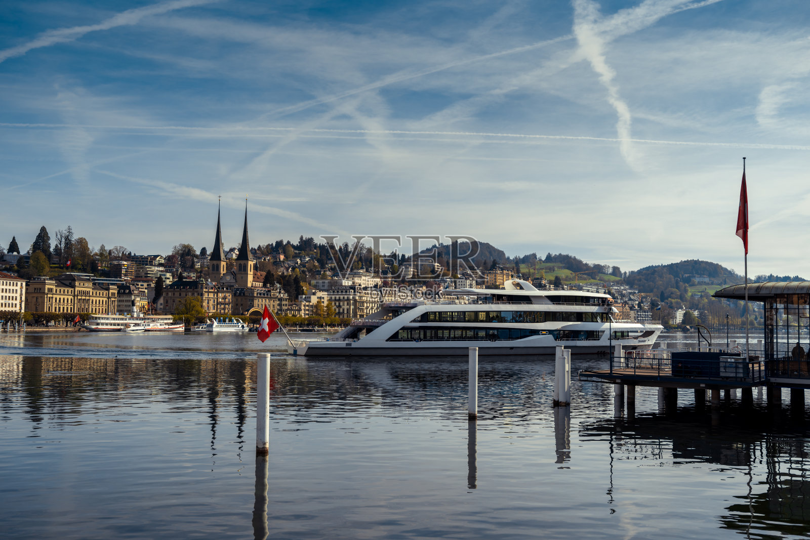 卢塞恩港照片摄影图片