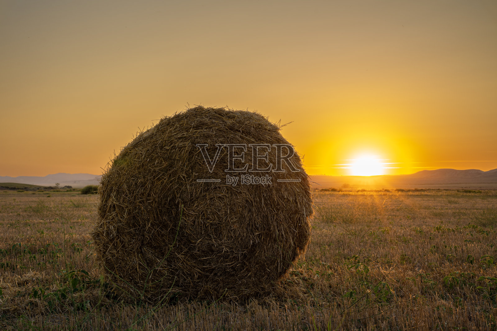 乡间田园诗般的日落照片摄影图片