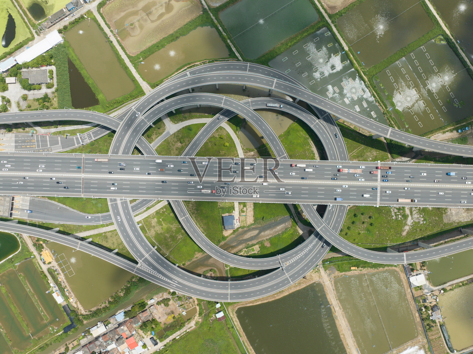 高速公路立交桥的鸟瞰图照片摄影图片