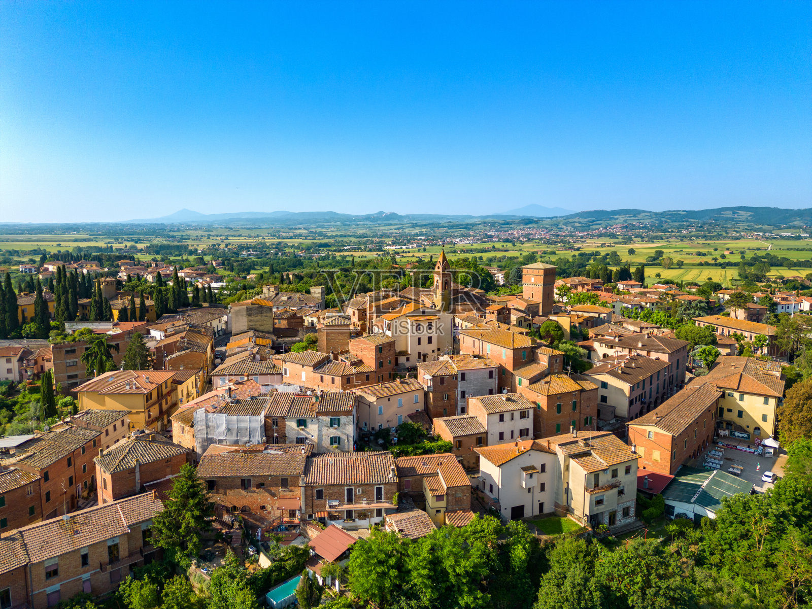 贝托勒托斯卡纳镇从无人机照片摄影图片