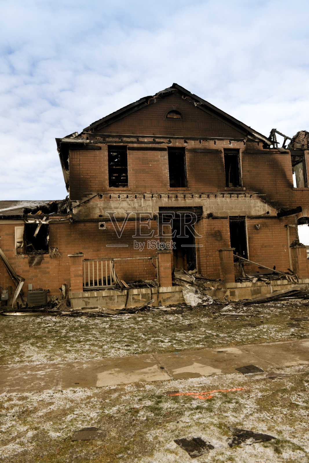 爆炸和房屋火灾现场照片摄影图片