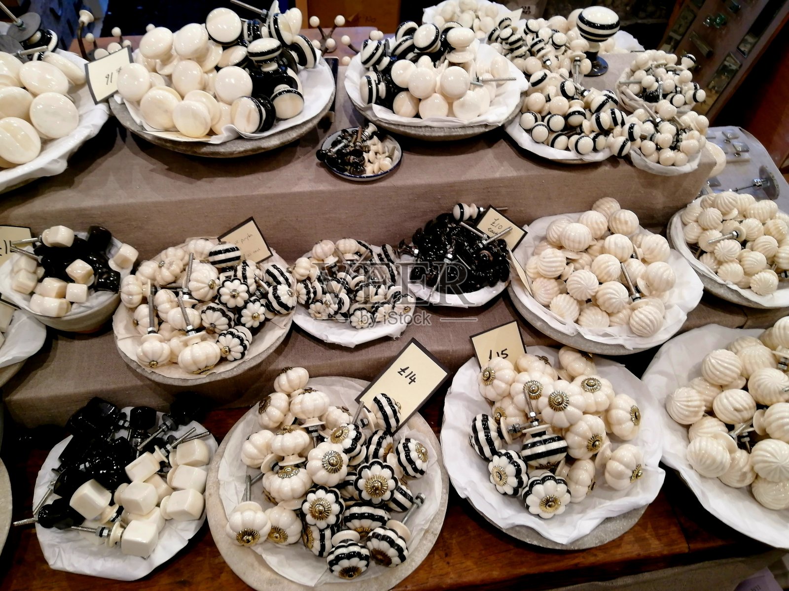 各种黑色和白色旋钮照片摄影图片