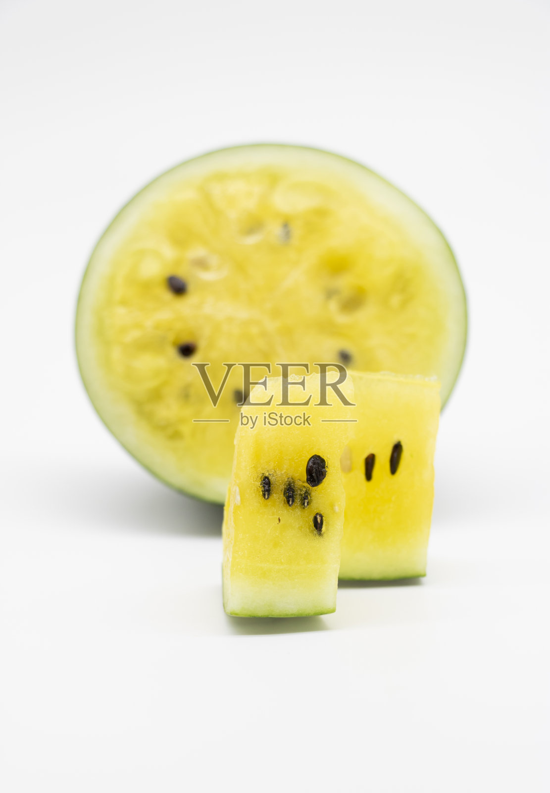 片和切片西瓜孤立在白色背景，前视图照片摄影图片