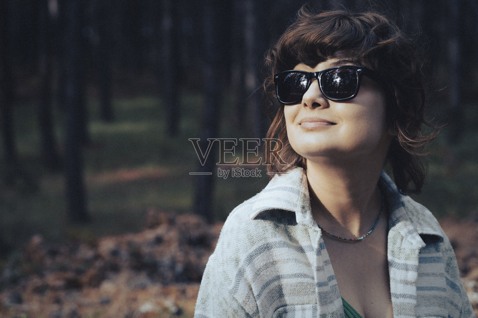 美丽与太阳镜!照片摄影图片