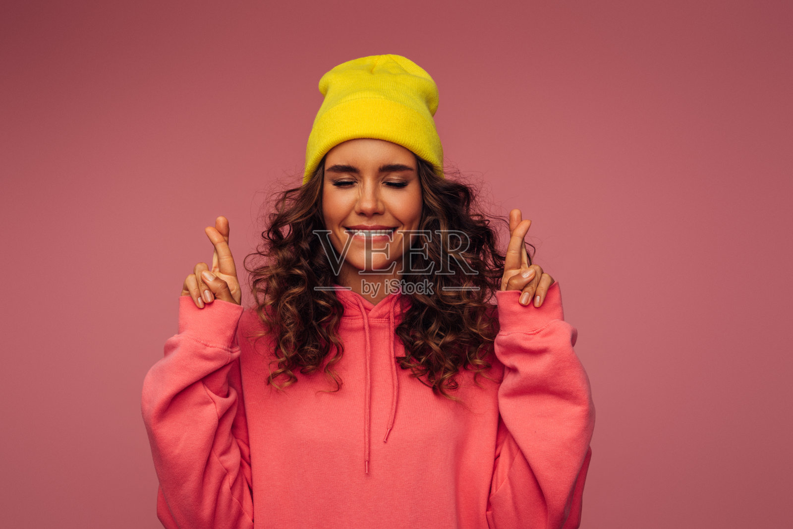 美丽感性的女人，完美的发型照片摄影图片