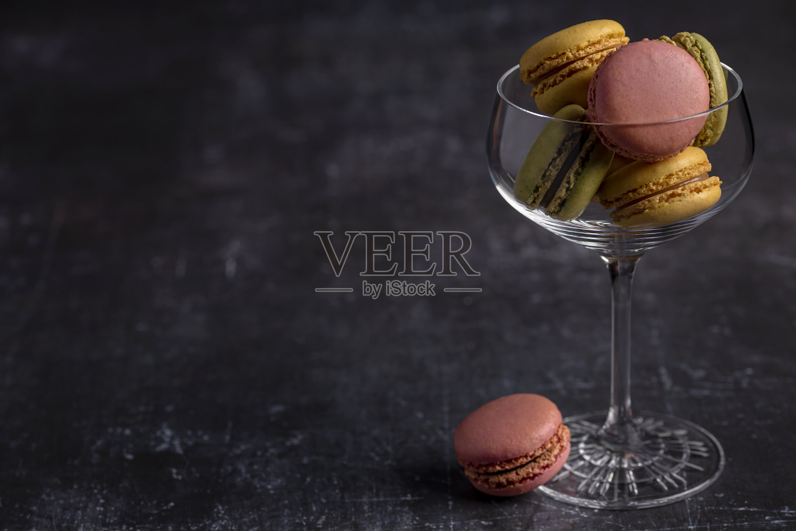 玻璃中的马卡龙食物摄影照片摄影图片