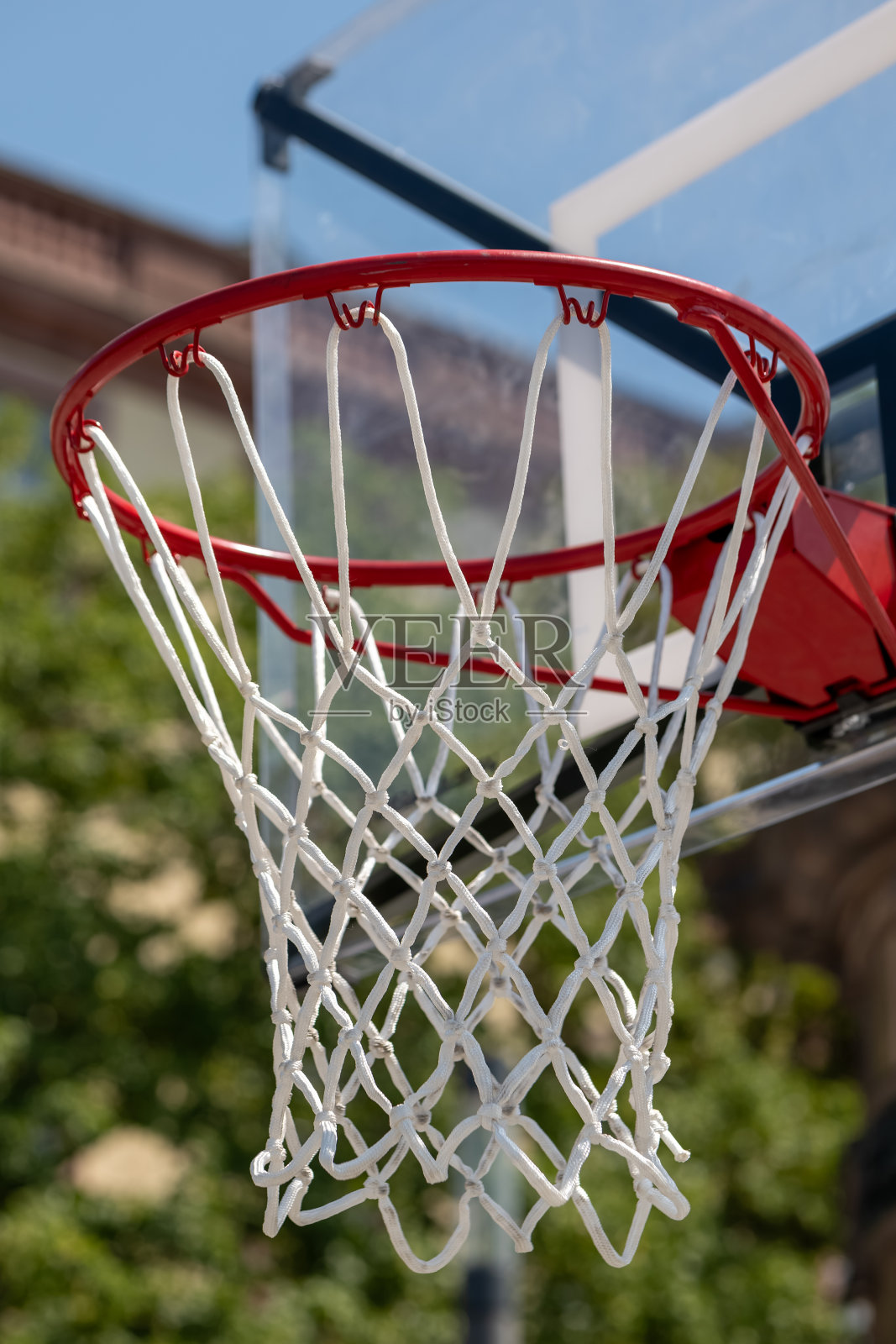 夏天外面的篮球圈照片摄影图片