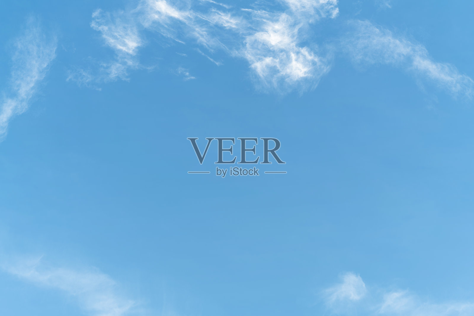 白云和蓝天背景与复制空间照片摄影图片