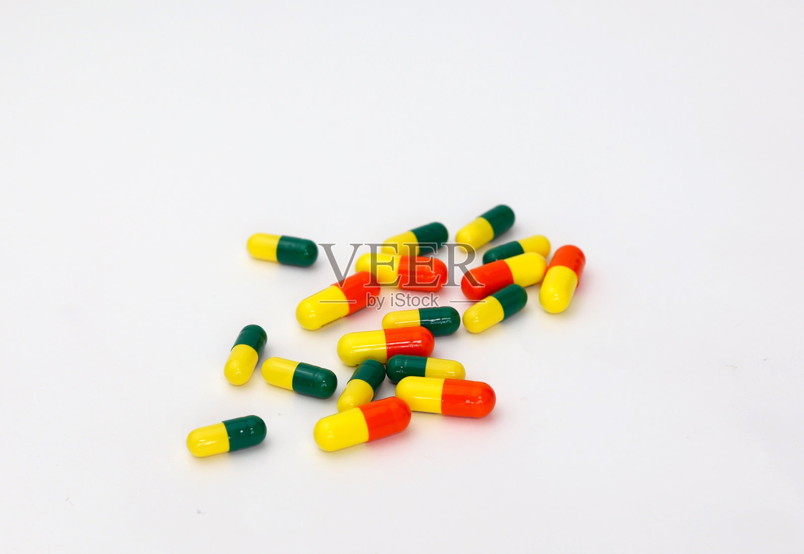 白底药胶囊。散胶囊药照片摄影图片