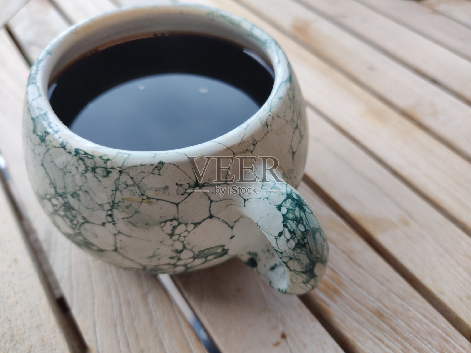 早上喝一杯咖啡照片摄影图片