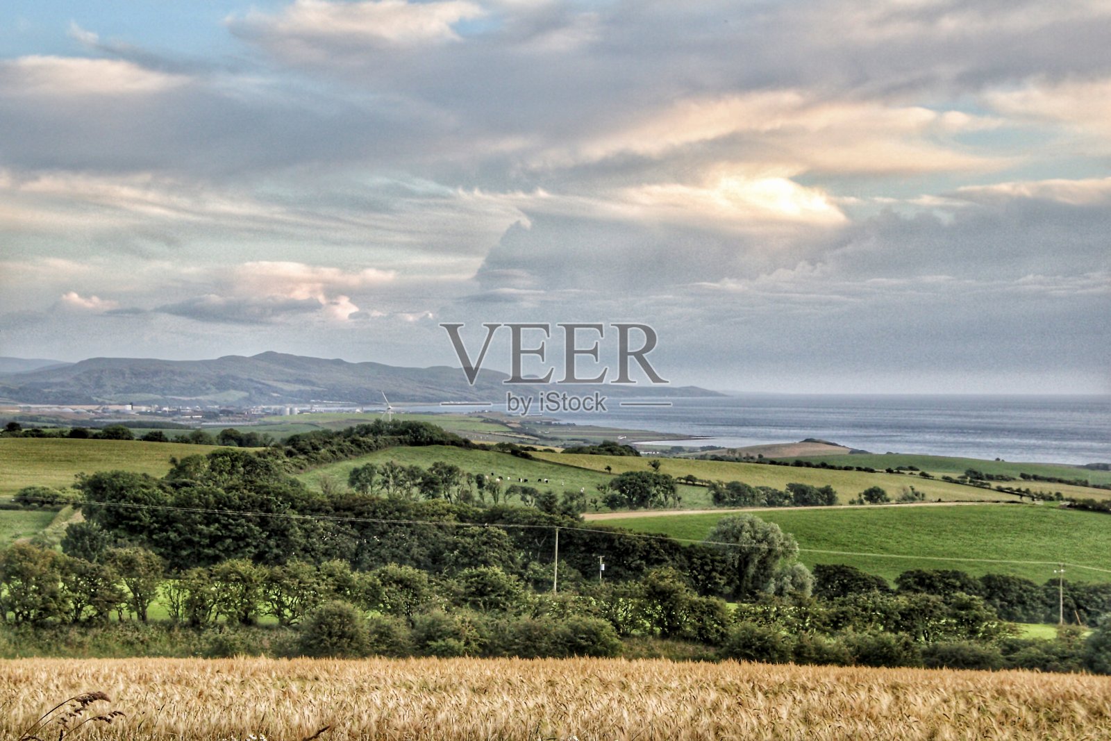 海边的晚云。照片摄影图片