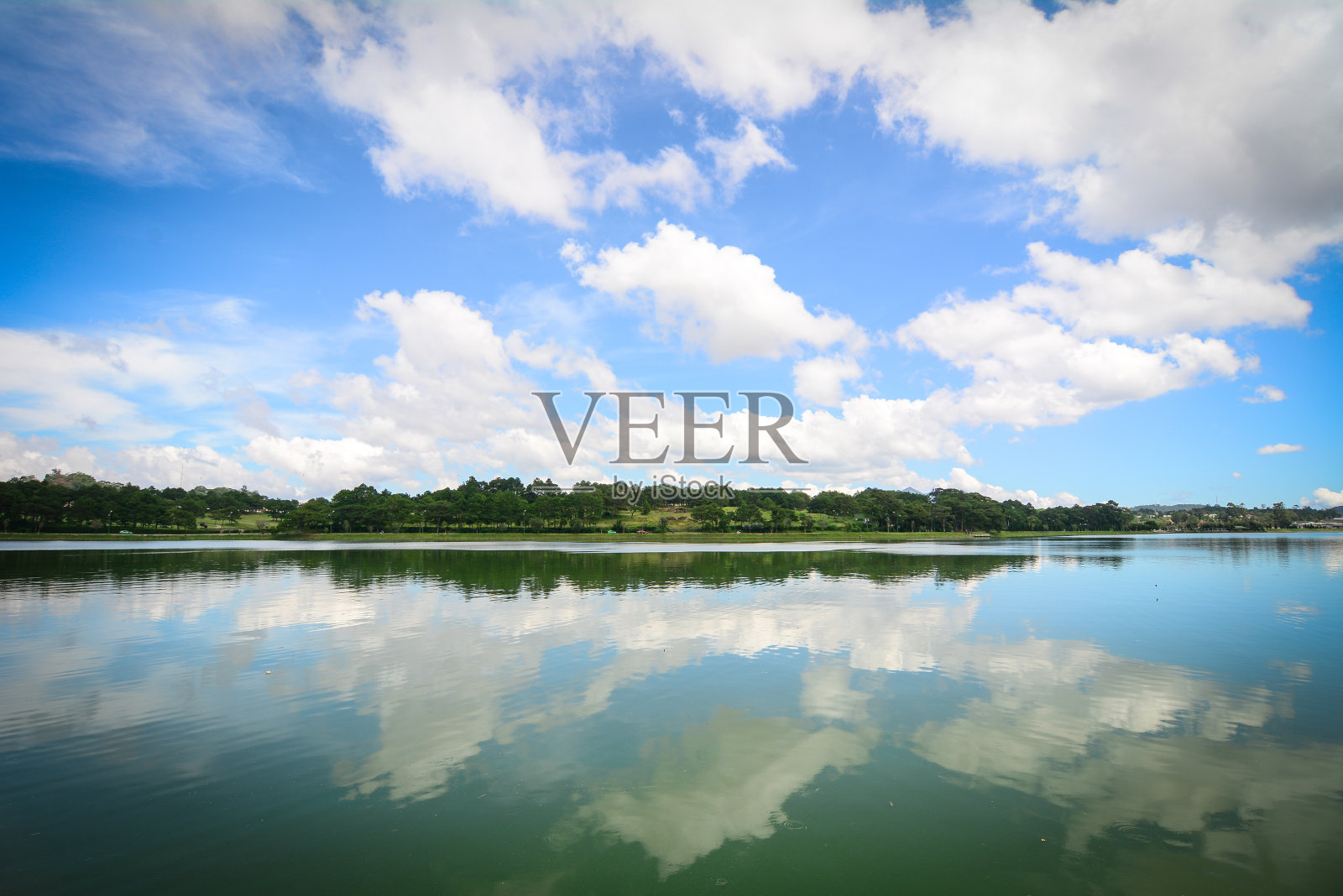 越南大叻轩香湖景观照片摄影图片