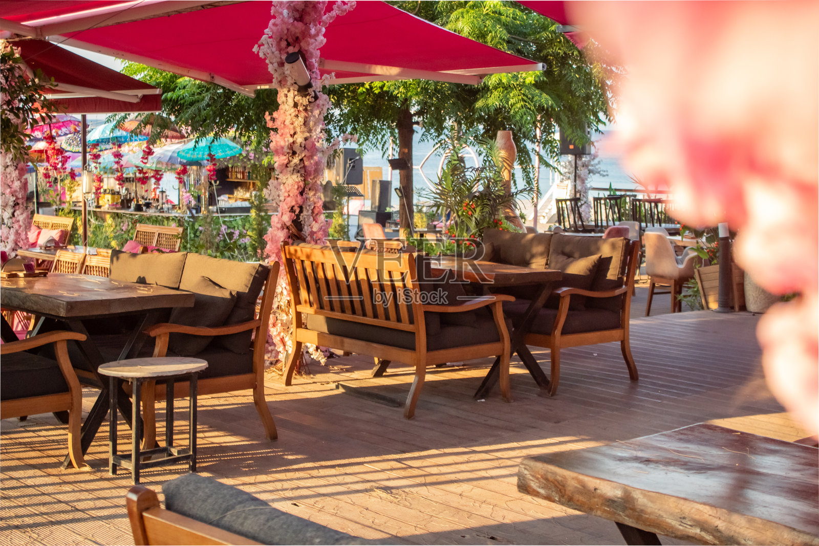 夏天的咖啡馆照片摄影图片