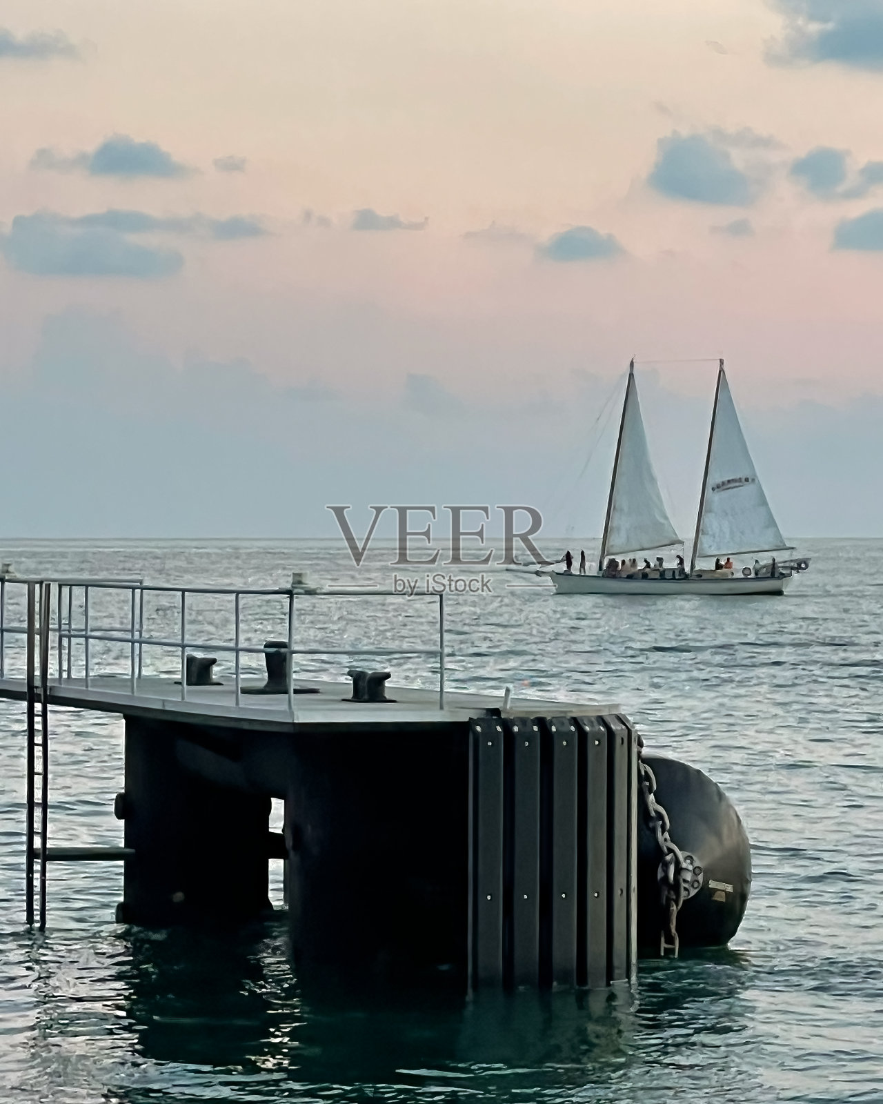 基韦斯特一艘帆船的帆和索具照片摄影图片