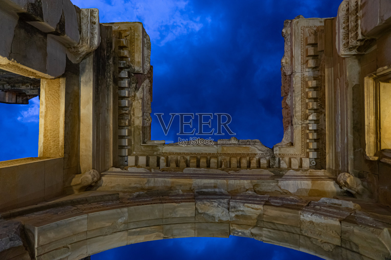 古城以弗所(Efes)的摄氏图书馆。土耳其伊兹密尔的塞尔丘克照片摄影图片