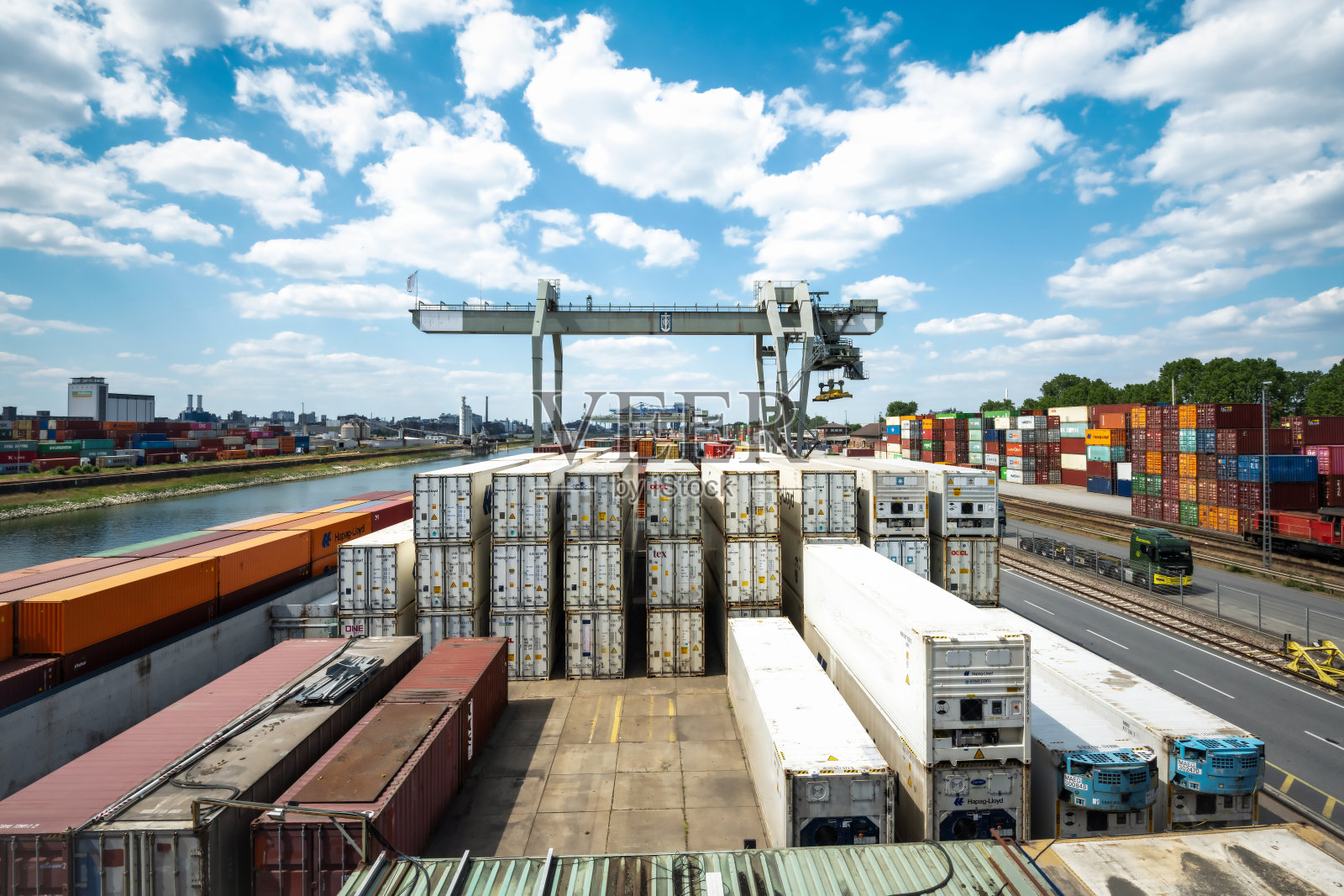 在曼海姆的货物集装箱码头视图照片摄影图片