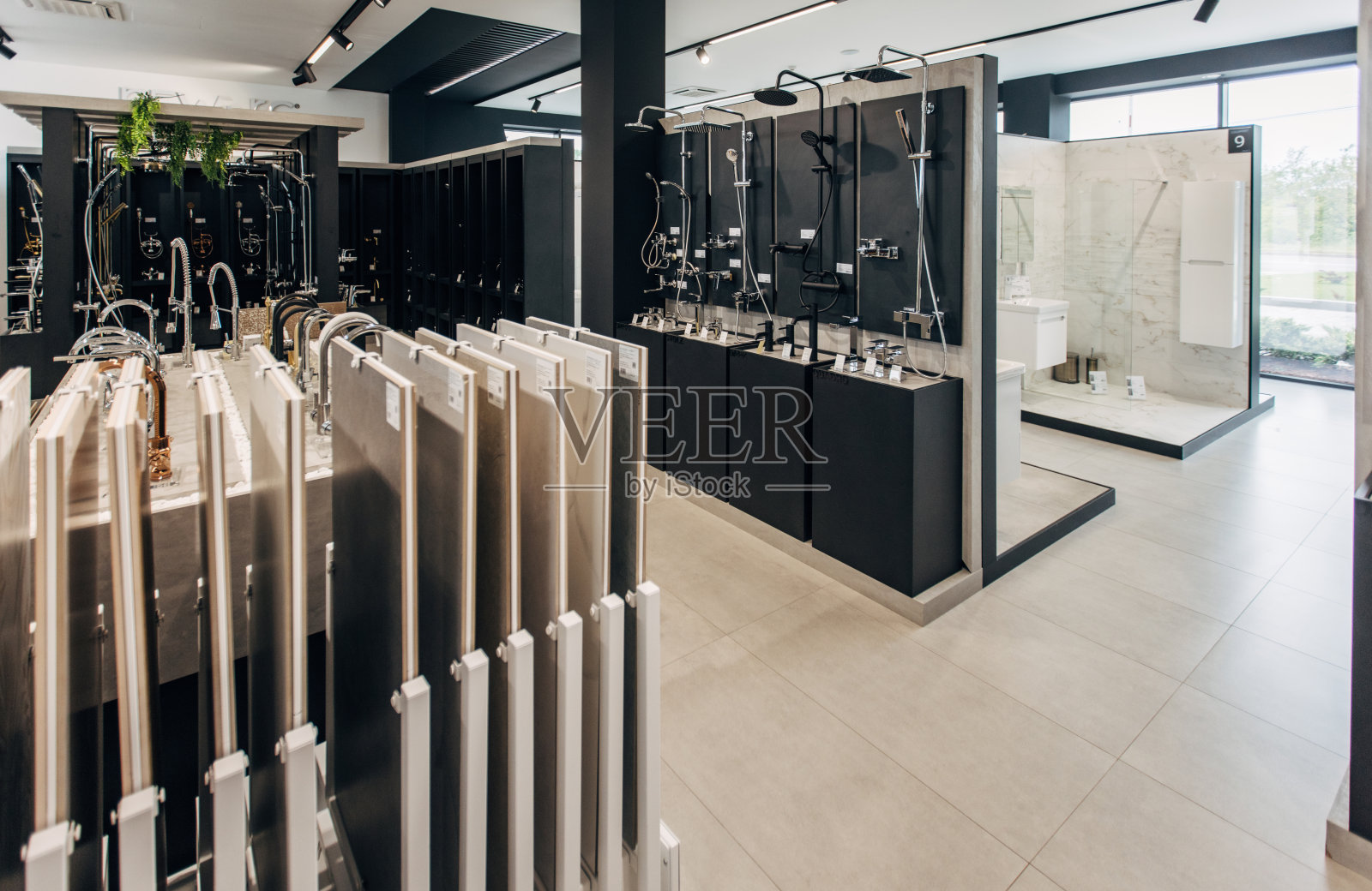 展厅里的现代浴室瓷砖照片摄影图片