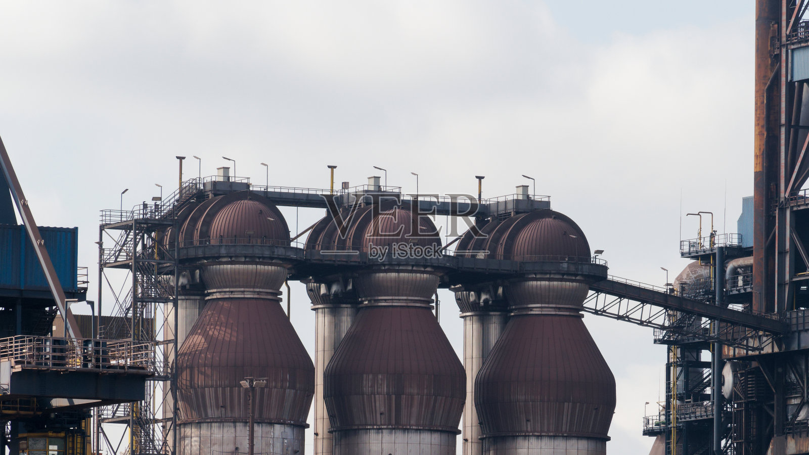 工厂内的钢铁厂照片摄影图片