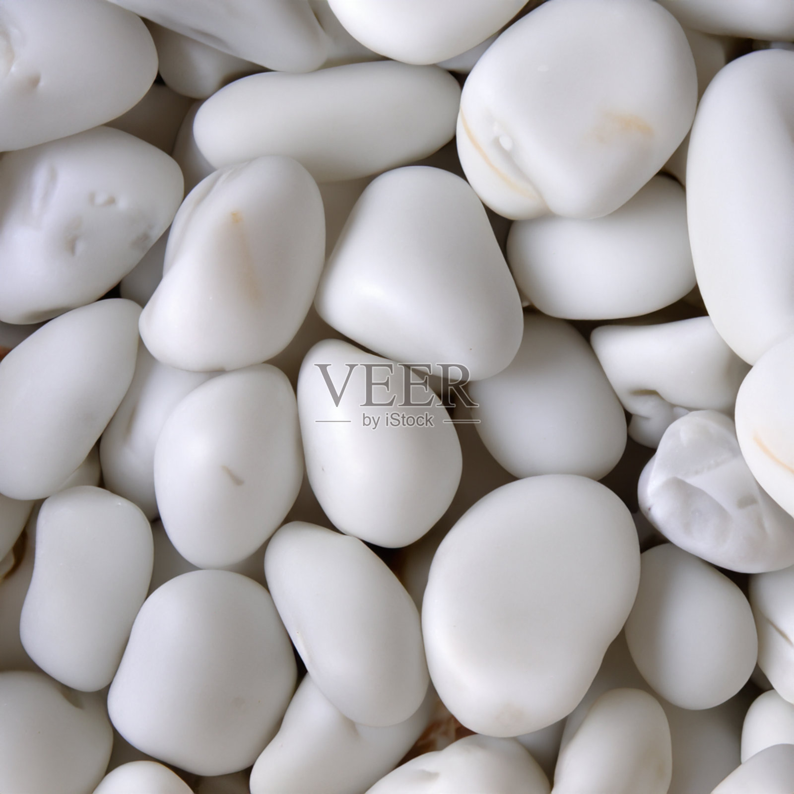 沙滩上的小鹅卵石，可爱的巨石照片摄影图片