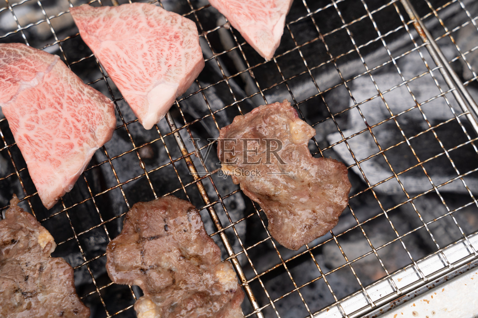 烧烤炭烤牛排照片摄影图片