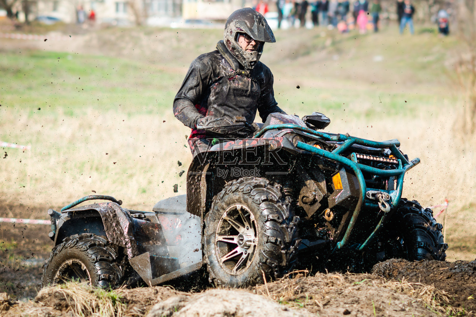 ATV, UTV，越野车，4x4越野车在泥泞和灰尘。极端,肾上腺素照片摄影图片