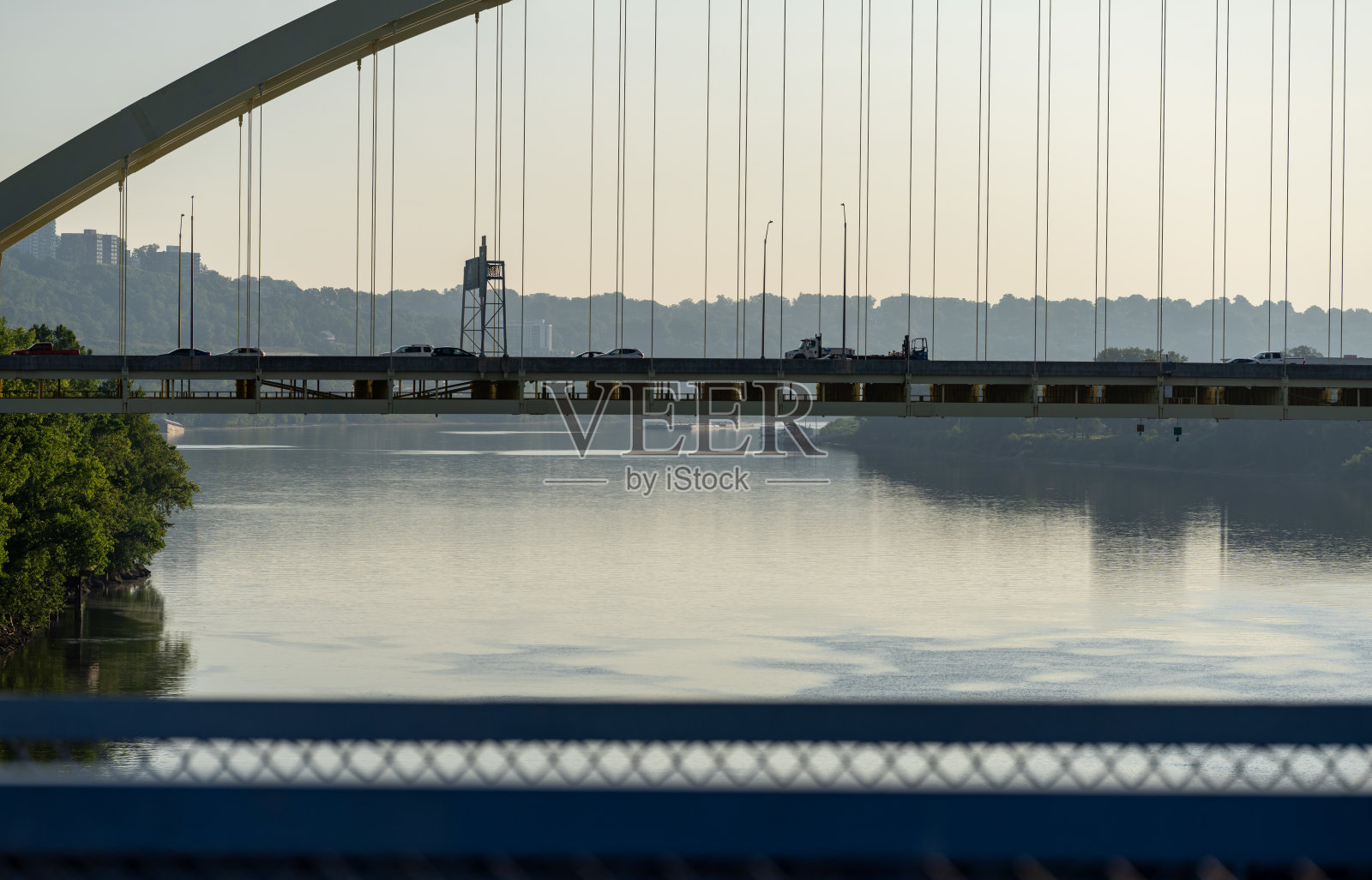 桥上交通照片摄影图片