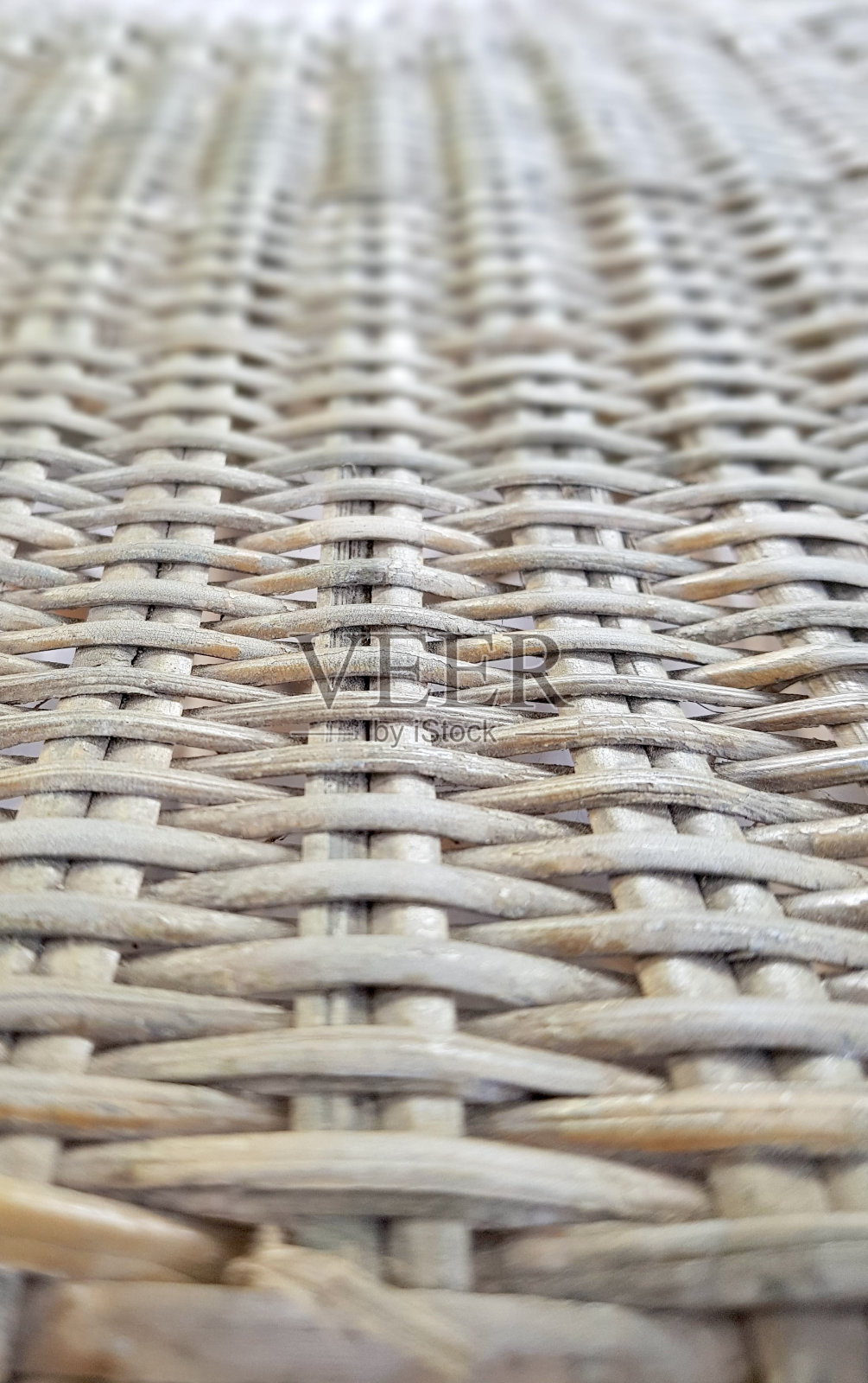 欢迎用白色背景的柳条编织而成。照片摄影图片