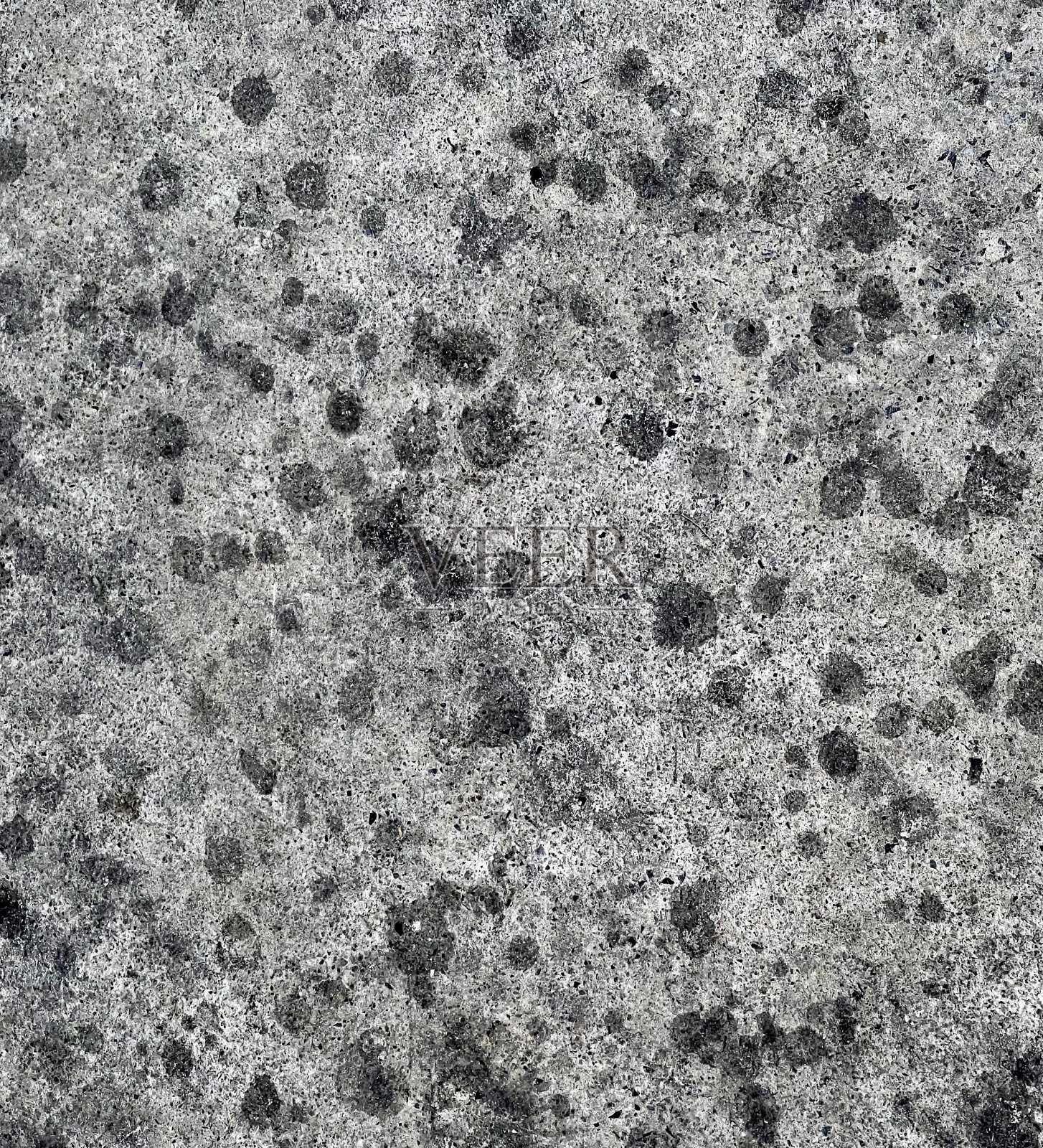 注射器放在人行道的混凝土表面上。照片摄影图片