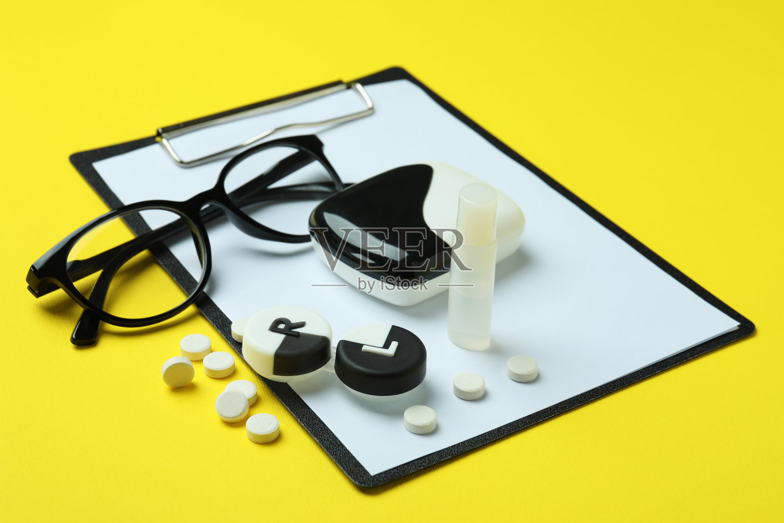 隐形眼镜的概念，用于眼部保健照片摄影图片