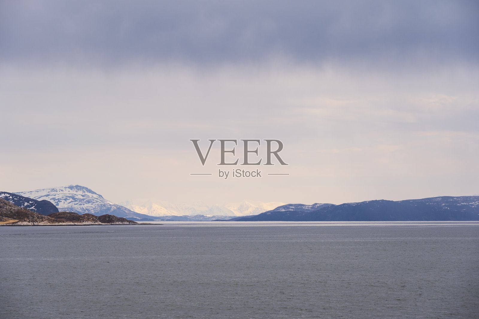 Senja岛春天的风景照片摄影图片