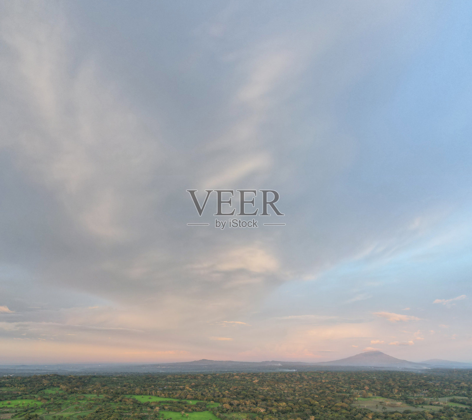 柔和的粉红色夕阳天空背景照片摄影图片