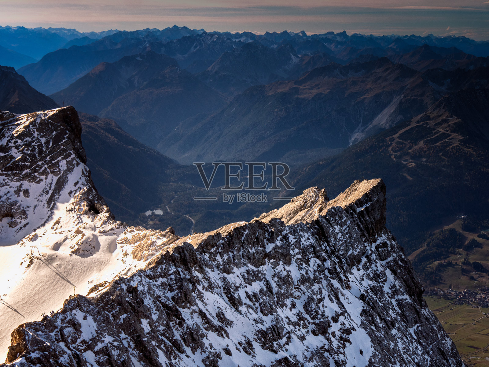 祖格斯皮策德国之巅高山照片来自德国。照片摄影图片