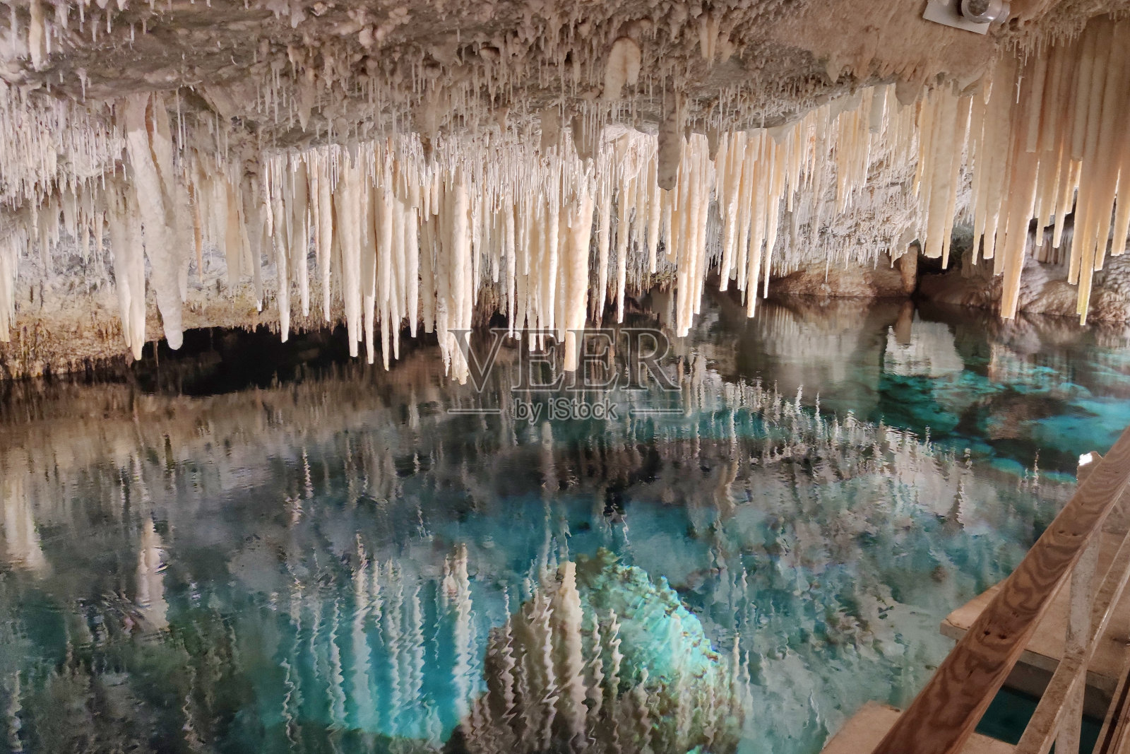 百慕大岛上的水晶和梦幻洞穴照片摄影图片