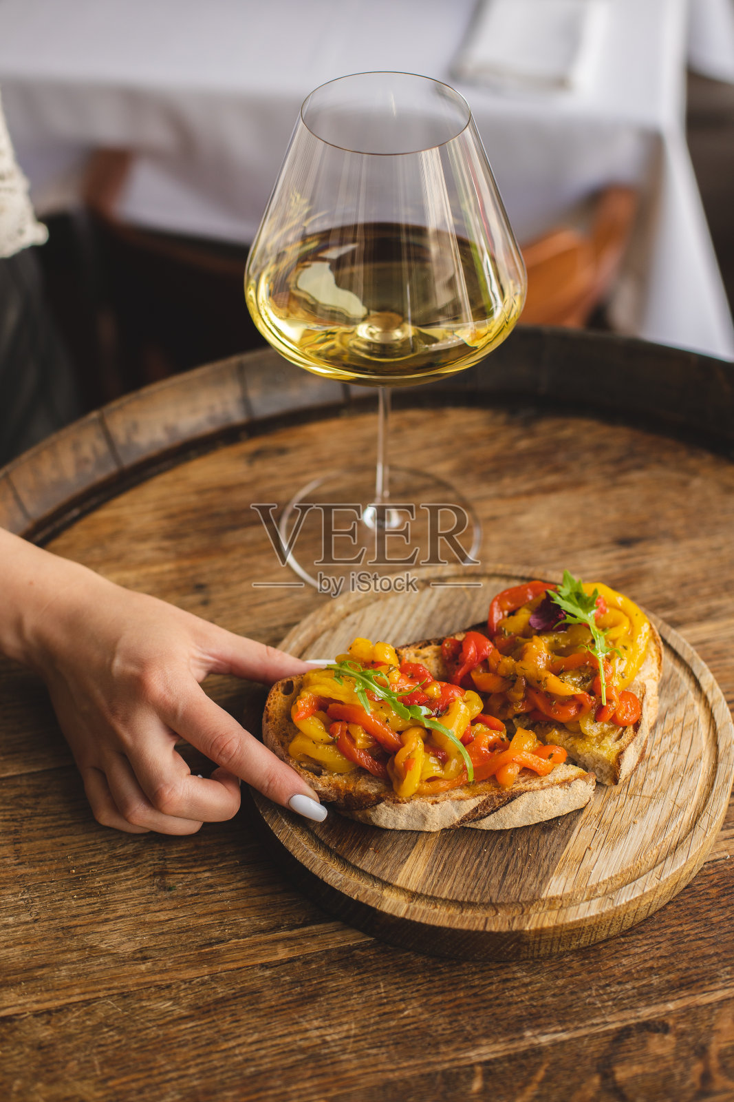 美味的烤蔬菜意式烤面包照片摄影图片