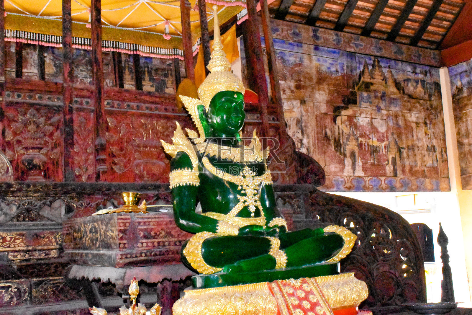 Wat Phra That Lampang Luang, Viharn Luang inside, Emerald Buddha，南邦，泰国照片摄影图片