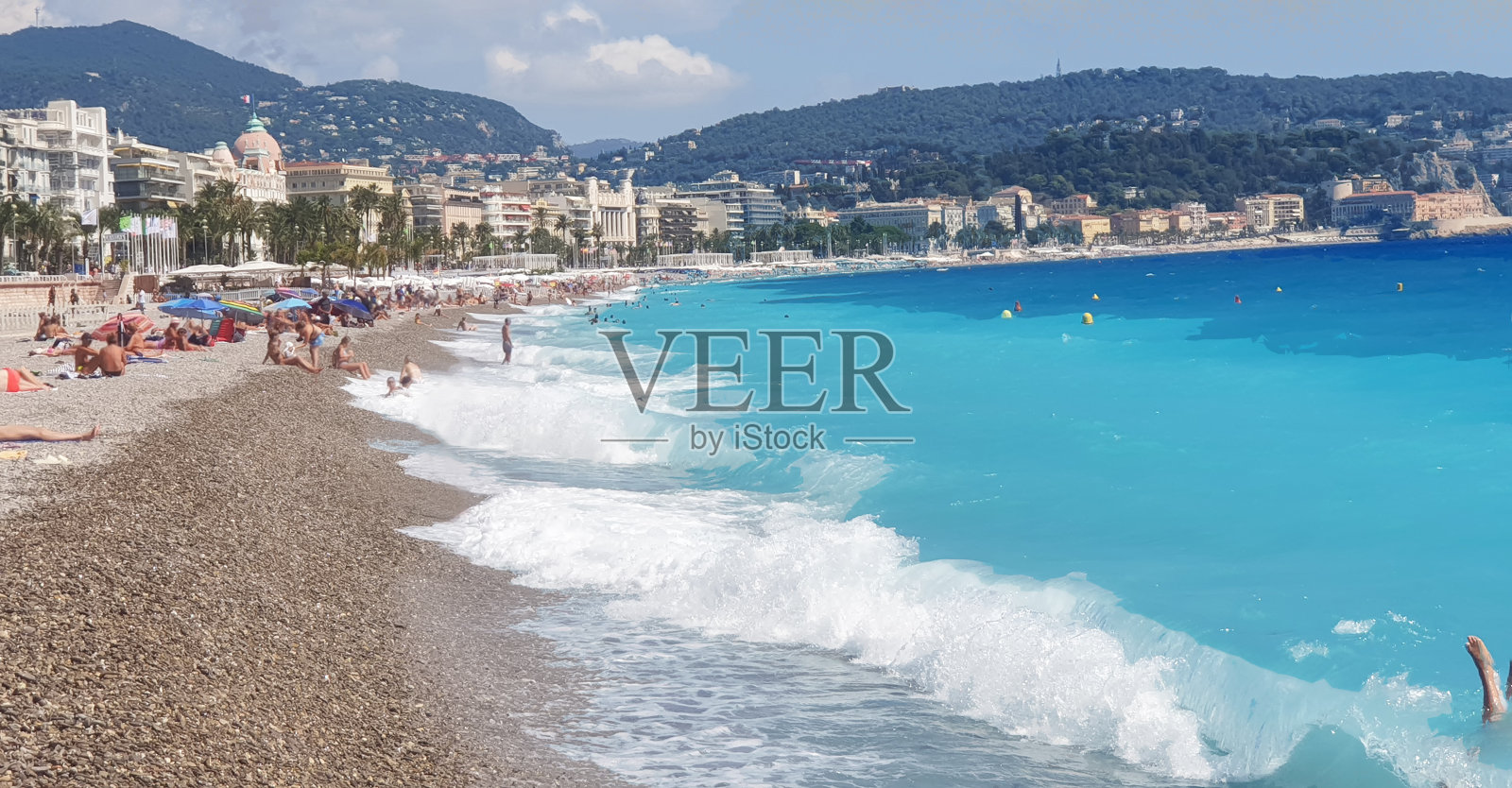 尼斯的梦幻海滩，左角的内格雷斯科酒店照片摄影图片