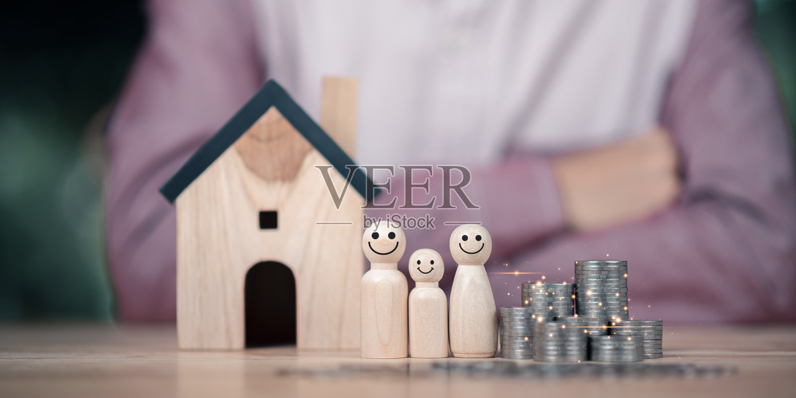 保护家庭安全，减少财产和家庭风险，关爱和照顾亲人，生命和财产保护规划，梦想之家，幸福和家庭相互理解照片摄影图片