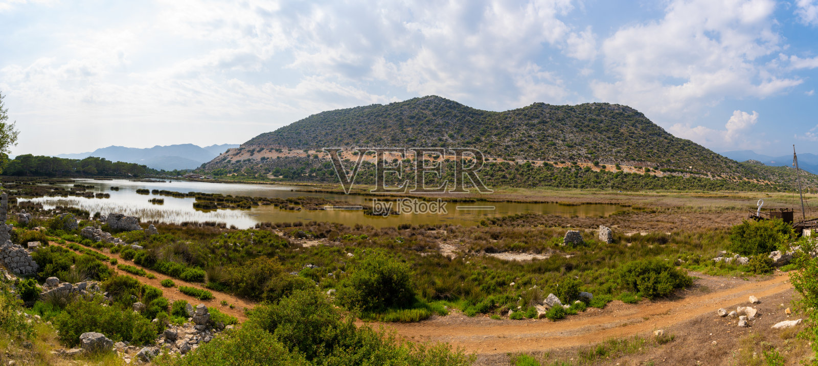 德姆雷鸟类保护区全景。德姆雷鸟类保护区是一个致力于保护和观察各种鸟类的保护区。照片摄影图片