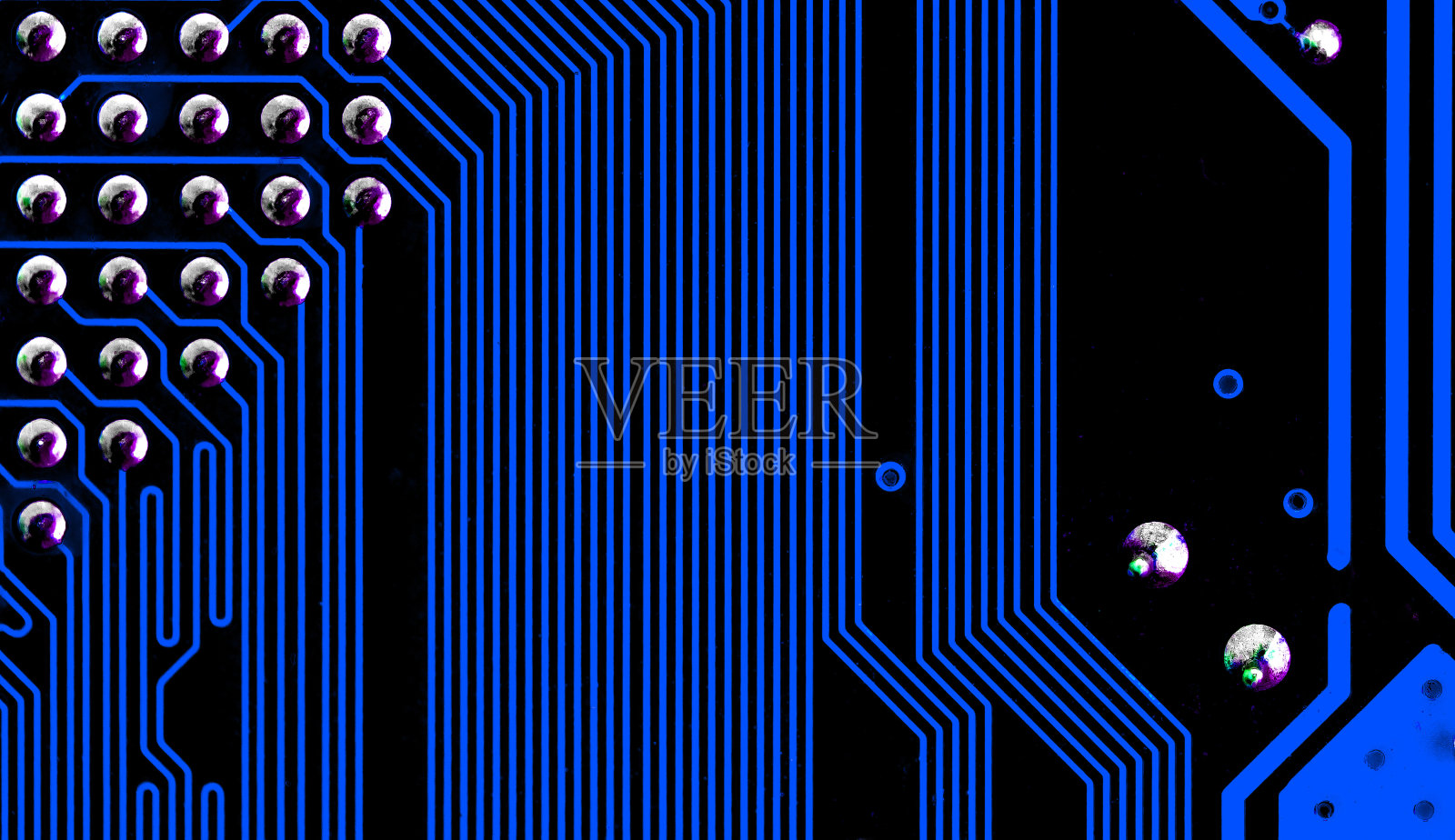 PC电路板上印刷线路的宏观特写照片摄影图片