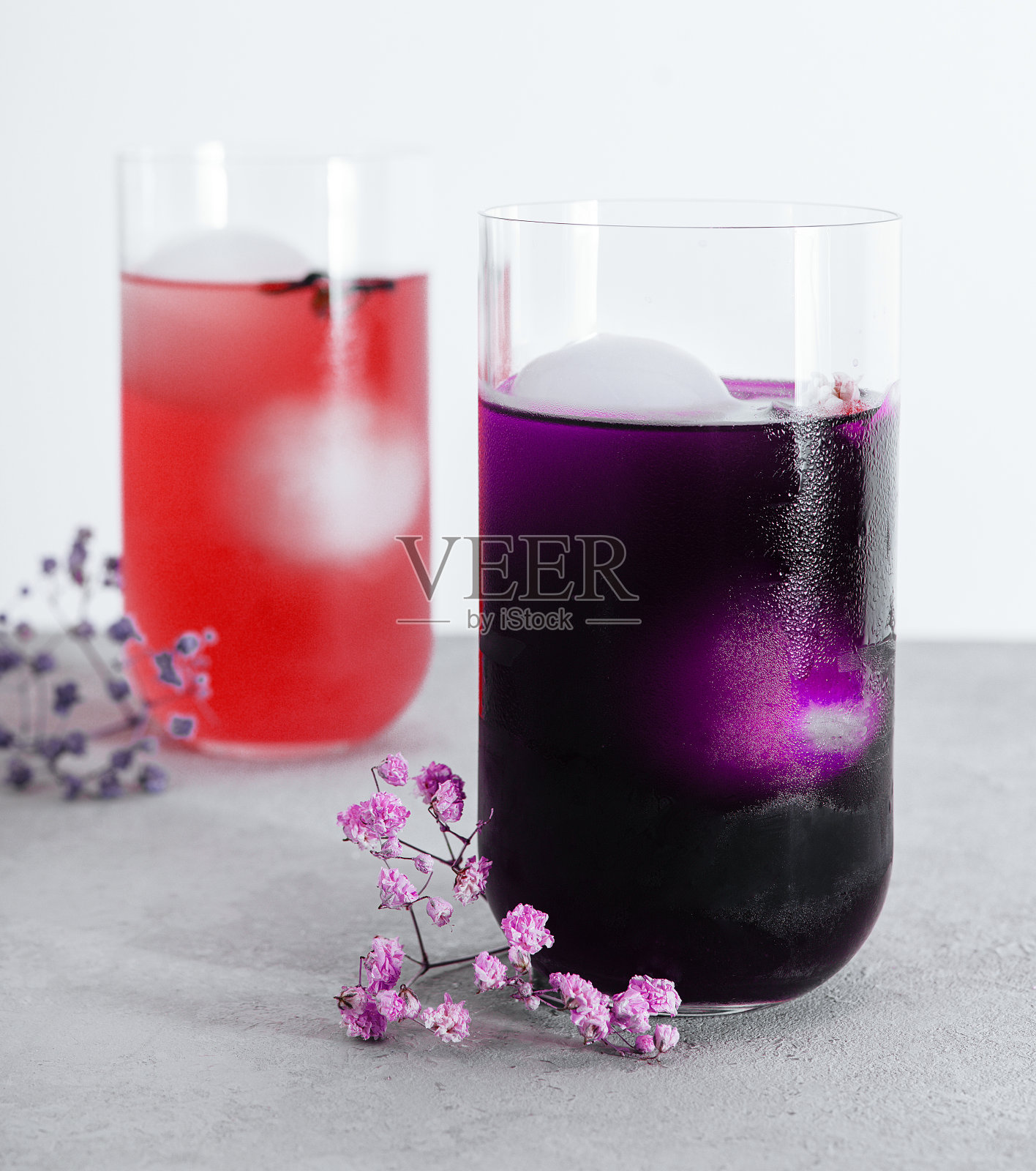 清爽的樱桃和草莓夏季饮料照片摄影图片