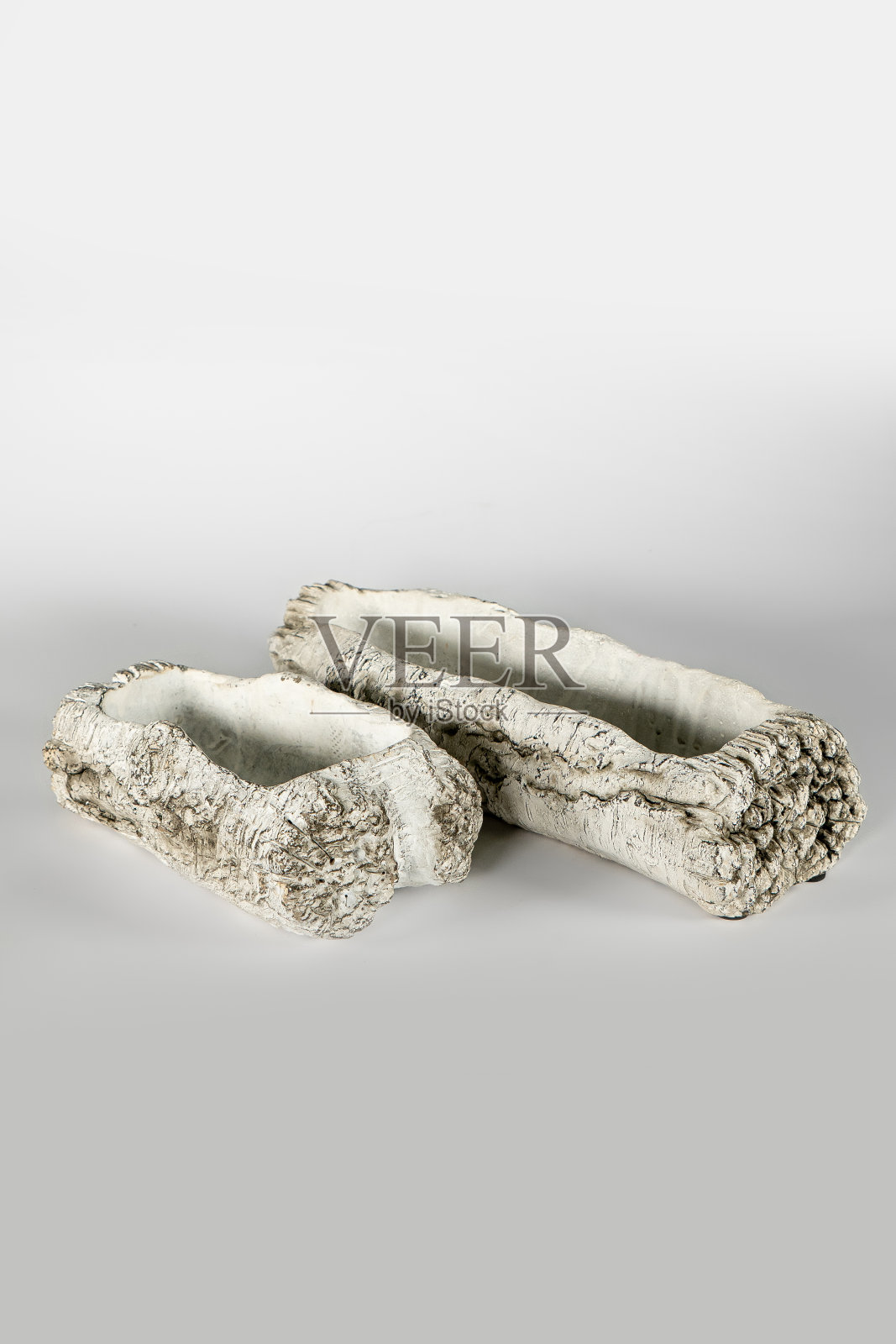 空陶瓷现代罐花盆孤立在白色的背景。灰色花盆壶设计。照片摄影图片