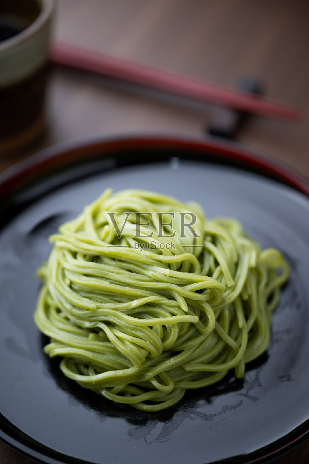 茶荞麦面，日本绿茶面照片摄影图片
