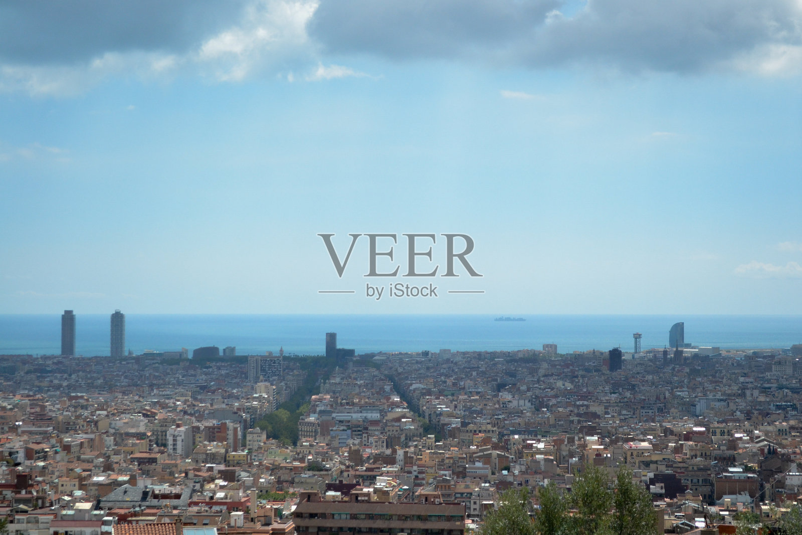 巴塞罗那天际线与海的背景照片摄影图片