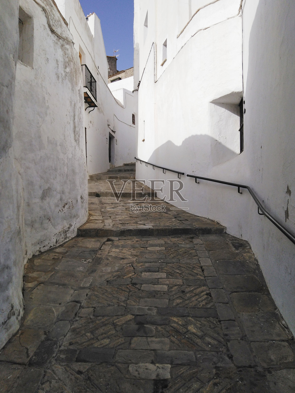 西班牙加的斯Vejer de la Frontera镇的白色房屋照片摄影图片