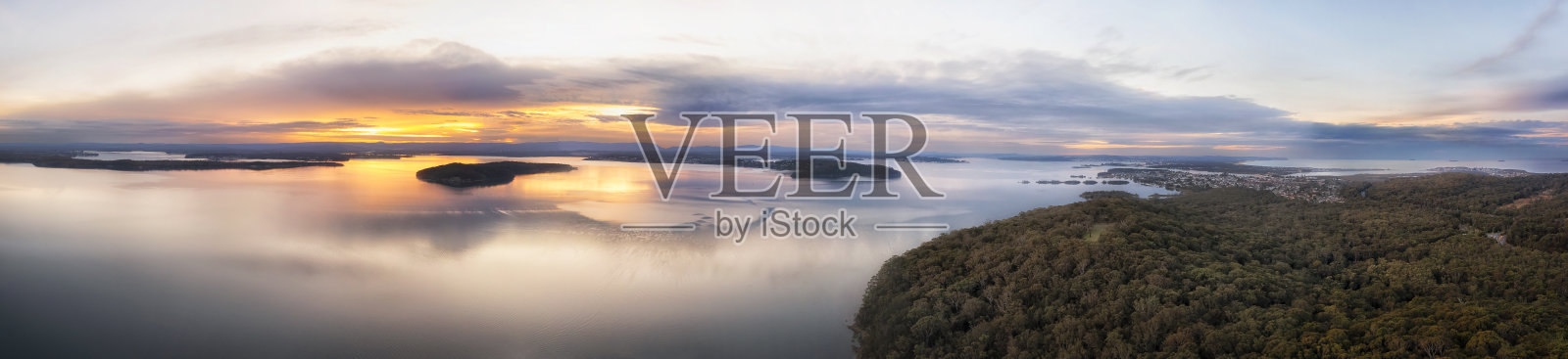 D MB斯旺西湖危险集照片摄影图片