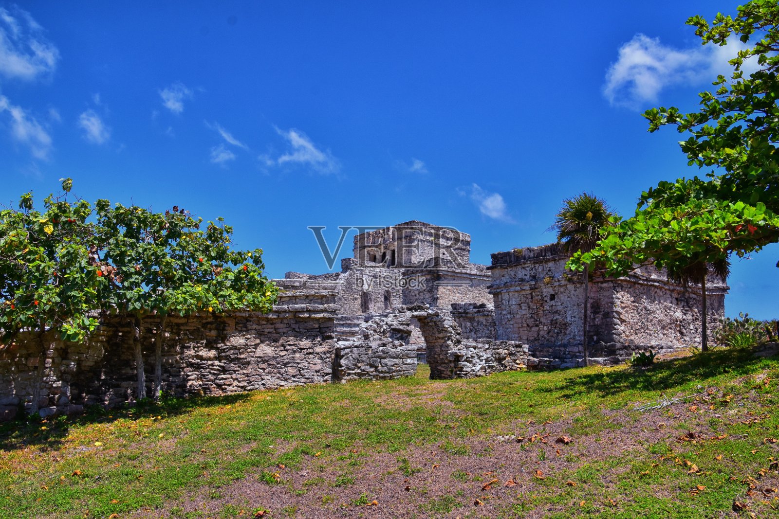 图卢姆古玛雅港口城市，位于墨西哥加勒比海岸Yucatán半岛。埃尔卡斯蒂略遗址的景色。北美洲和中美洲。照片摄影图片